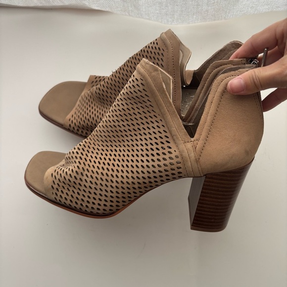 Vince‎ Camuto | Katnina Perforated Nubuck Open Toe Shooties Sz 9M - Picture 5 of 8